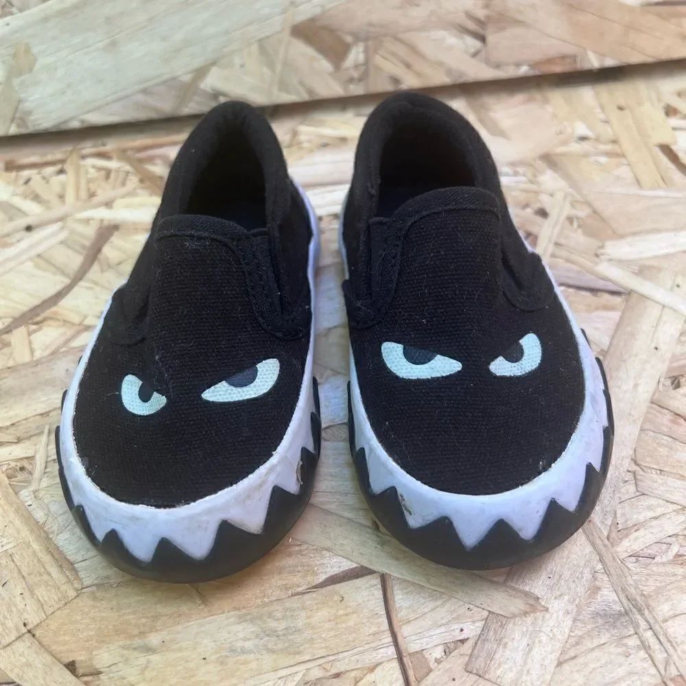 The Childrens Place Kids Comfort Shoes Walk Sneakers Size 4 Toddler Canvas